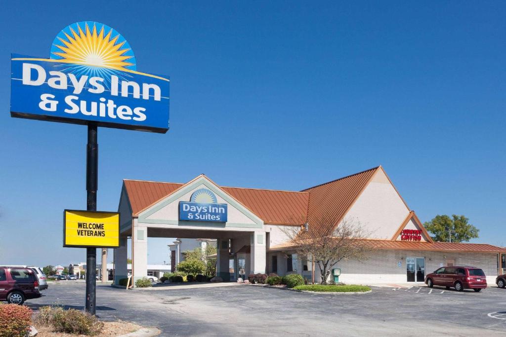 Days Inn & Suites by Wyndham Kokomo Main image 1